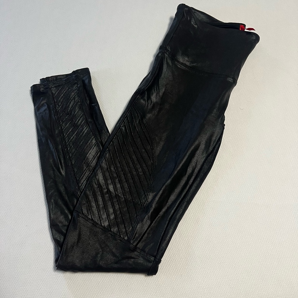 SPANX Black Leggings with Shiny Texture and Form-Fitting Style